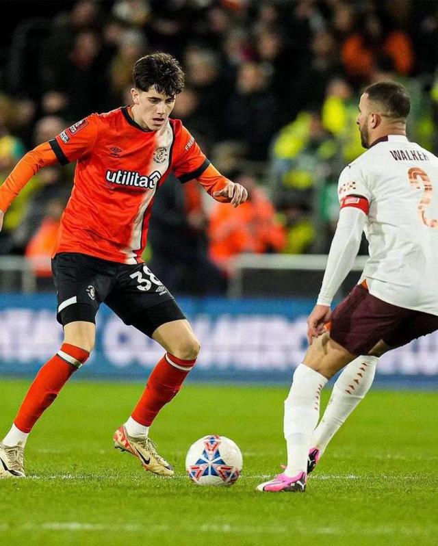 雷火电竞 -关于NBA总决赛倒计时，阿斯顿维拉清晨防线松动，细节引发关注，压力陡增，更衣室氛围转暖的信息